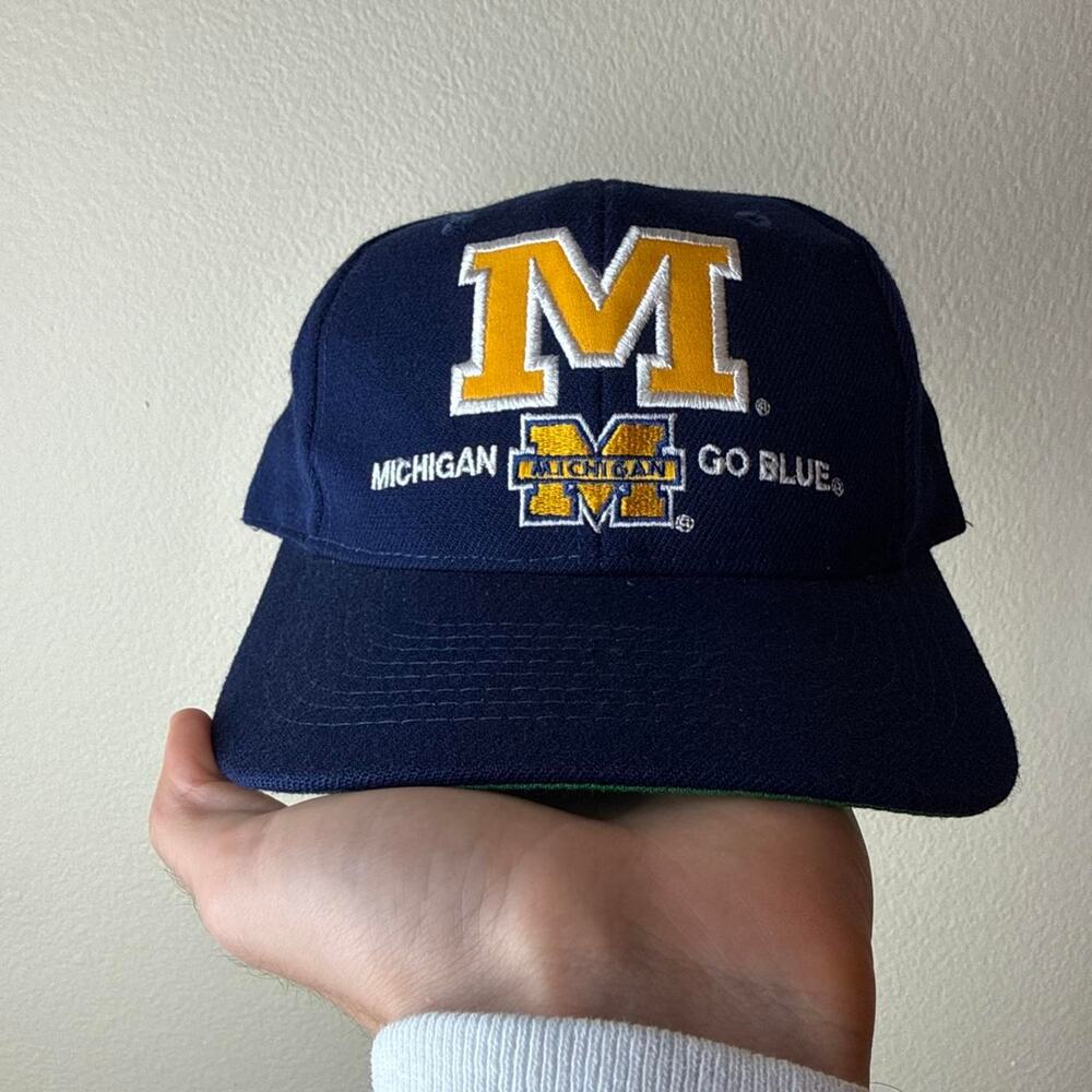 Vintage Navy Blue 1990s Russell Athletics Michigan Wolverines Snapback Cap